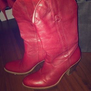 Jessica Simpson cowgirl boots. Daisy duke red boot